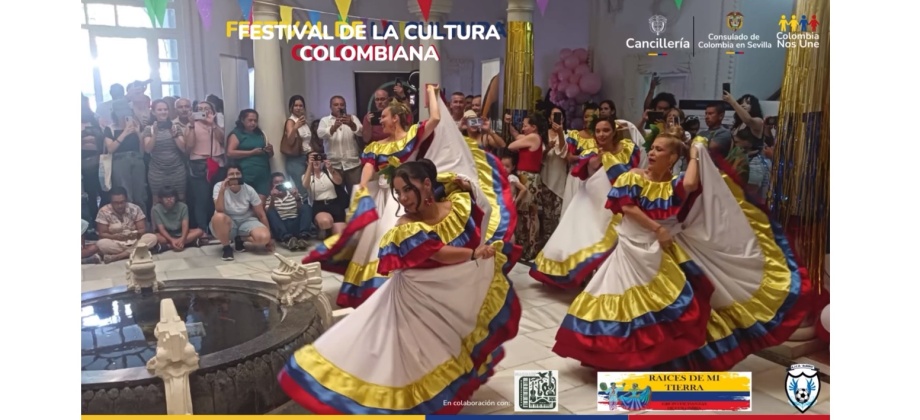 Grupo de danzas bailando con trajes típicos colombianos